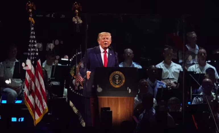 Celebra Donald Trump 250 Aniversario de los Estados Unidos proclamando el «sueño americano» y enfatizando en la amenaza del comunismo