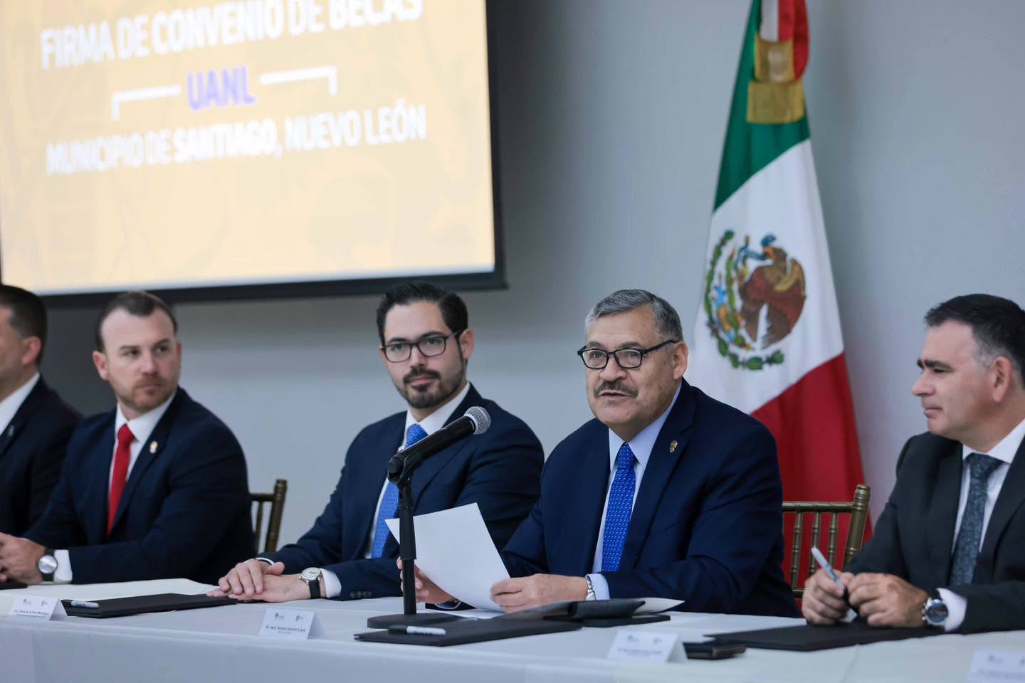 Santiago y UANL realizan covenio para otorgar becas de hasta el 100 por ciento en cuota interna