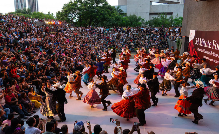 Música, color y zapateado en el arranque del Mitote Folklórico