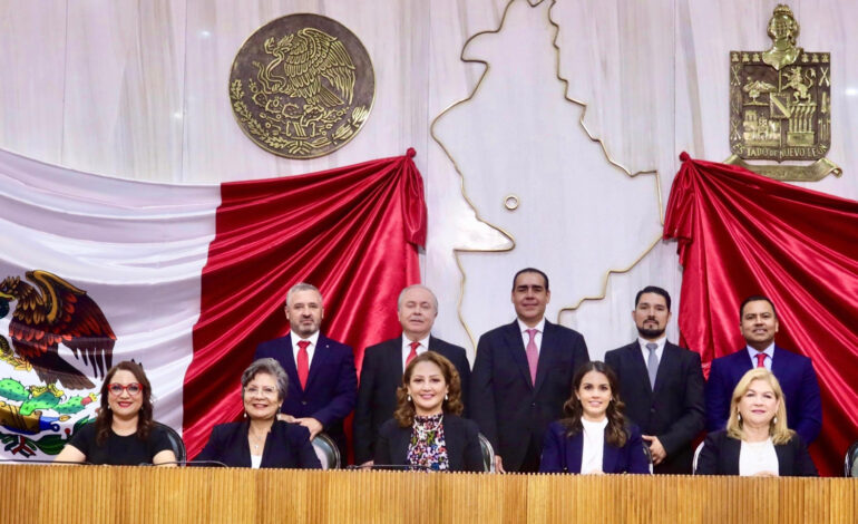 Cumplen priístas con segundo informe legislativo