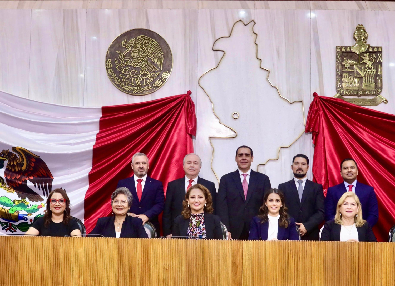 Cumplen priístas con segundo informe legislativo