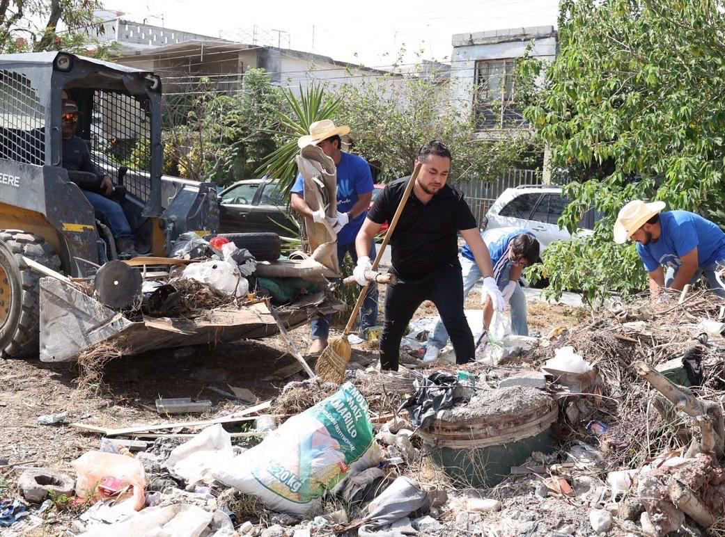 Vecinos invitan al diputado Miguel Lechuga a limpiar límites de Santa con San Pedro