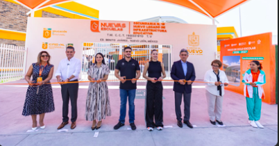 En el regreso a clases, inauguran Samuel y Mariana secundaria en Juárez; entregan uniformes, tenis y útiles escolares