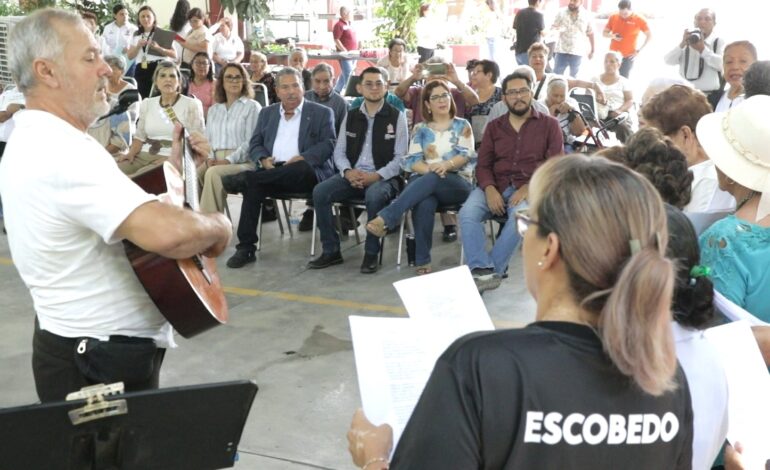 Se gradúan Adultos Mayores en Taller de Educación Digital en Municipio de Escobedo
