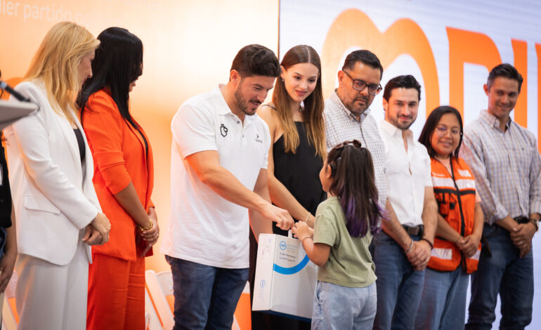 Transforman vidas DIF estatal y Beneficencia Pública con la entrega de apoyo funcionales y procesadores de implante coclear