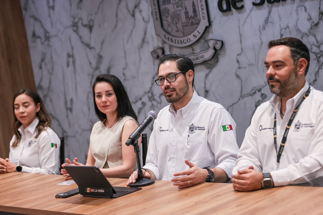 Reconoce David de la Peña a nueve jóvenes en la Quinta Edición de los Premios Juventudes Santiago