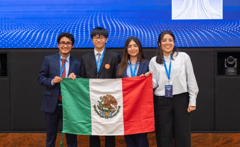 Conquista alumna de intercambio de la UANL certamen tecnológico en la India