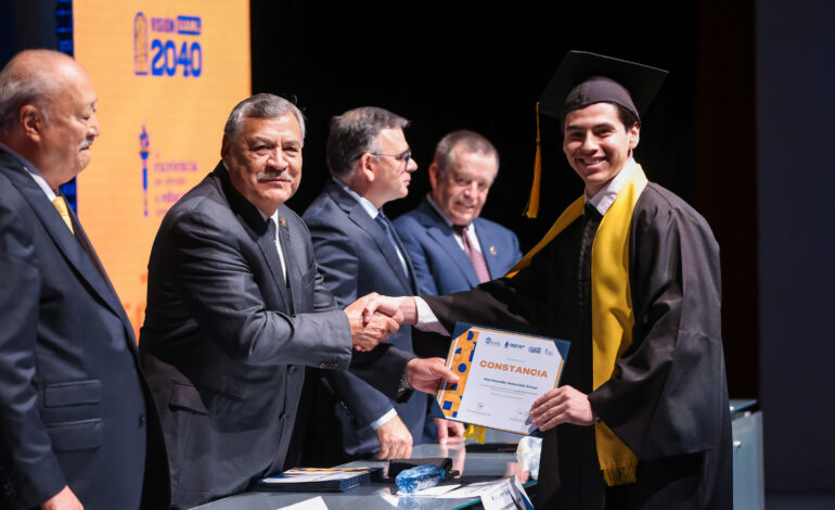 Concluyen su formación profesional apoyados por la Fundación UANL