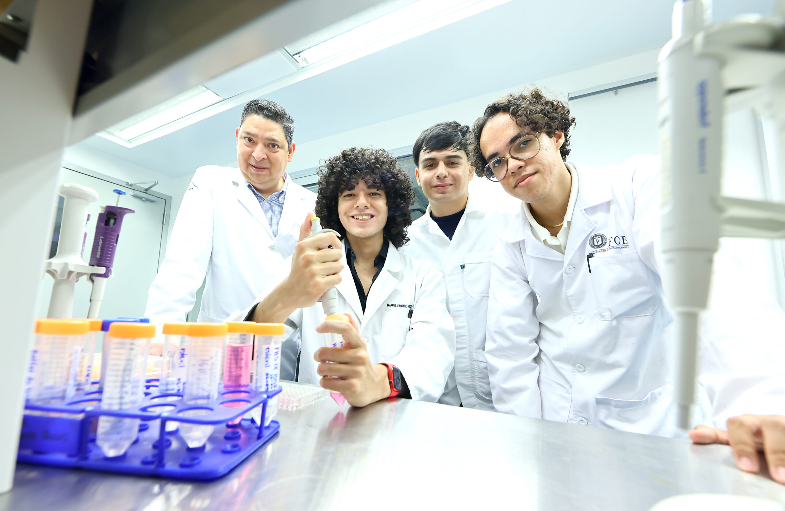 Adentra UANL a estudiantes en la ciencia durante el Verano de Investigación