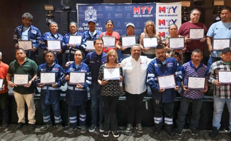 Celebra Monterrey el Día del Barrendero y reconoce a trabajadores por su entrega