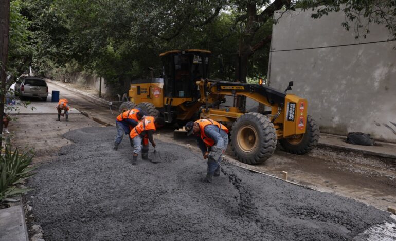 Gudalupe le mete concreto armado a calles de Rincón de la Sierra