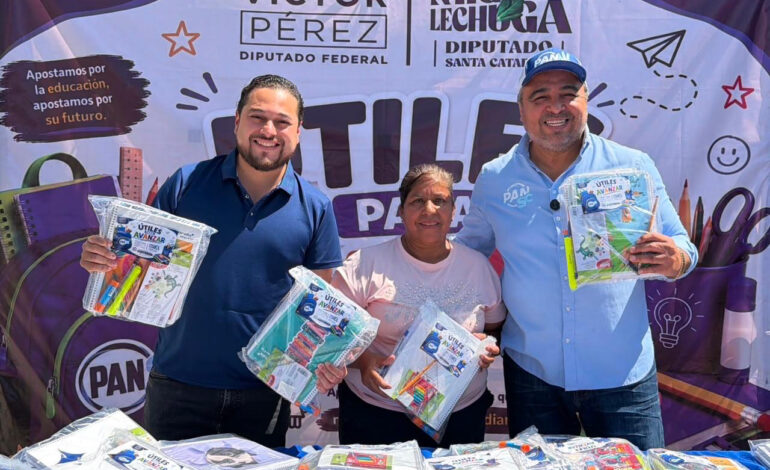 Víctor Pérez y Miguel Lechuga arrancan entrega de útiles escolares
