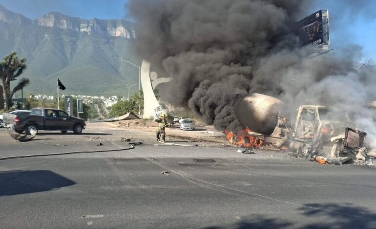 Choque e incendio de autos deja una mujer si vida en Cumbres del Sol