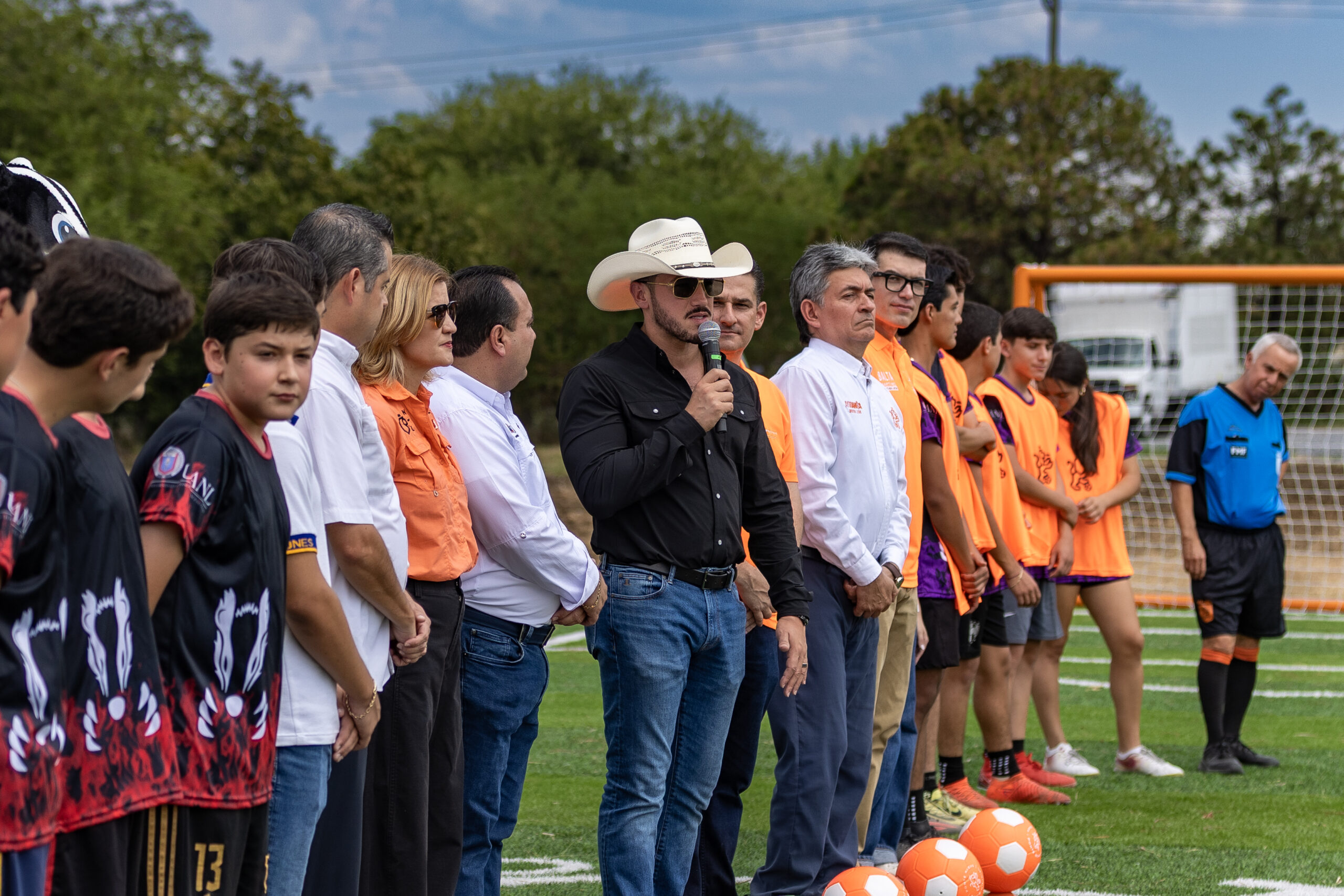 Fortalece Gobernador infraestructura deportiva y herramientas educativas en la Región Citrícola