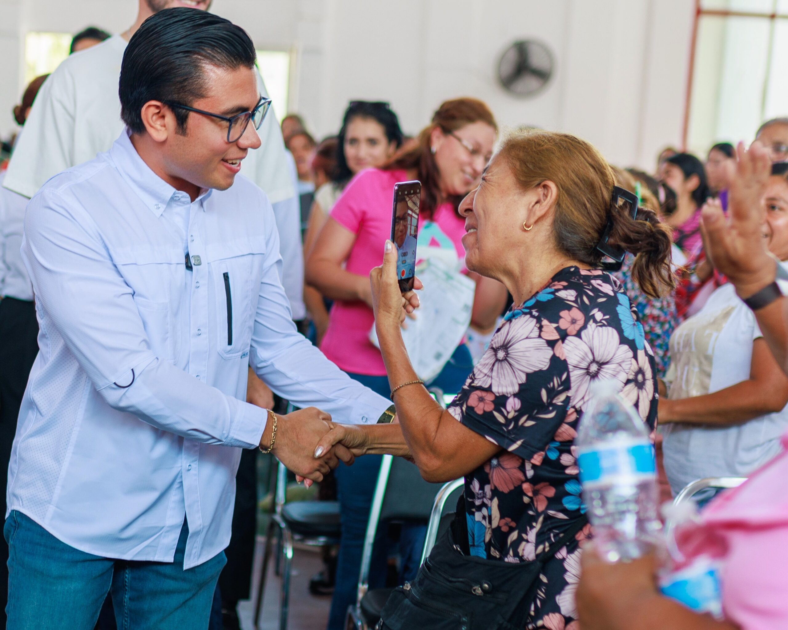 Félix Arratia recorre 25 municipios en menos de dos meses con entregas de Ayudamos a las Mujeres