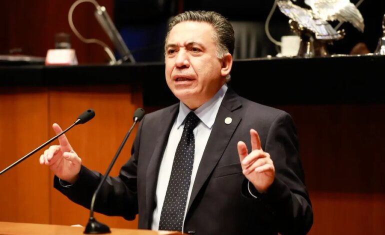 Enrique Inzunza deja la bancada de Morena en el Senado… pero no su escaño