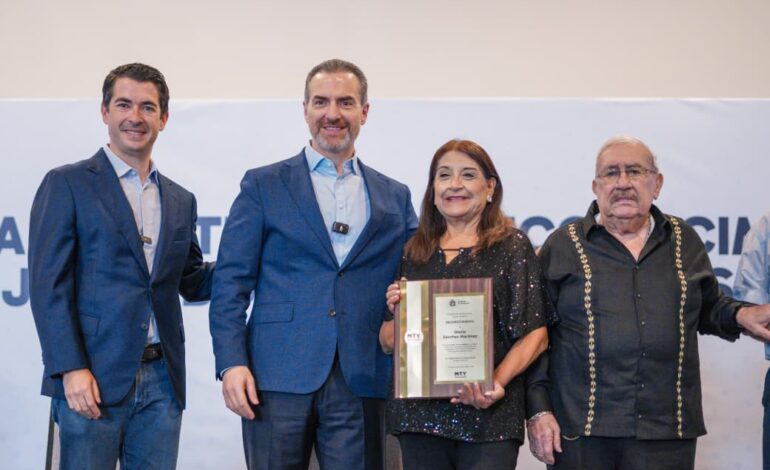 Reconoce Monterrey a servidores públicos jubilados y pensionados por sus años de servicio
