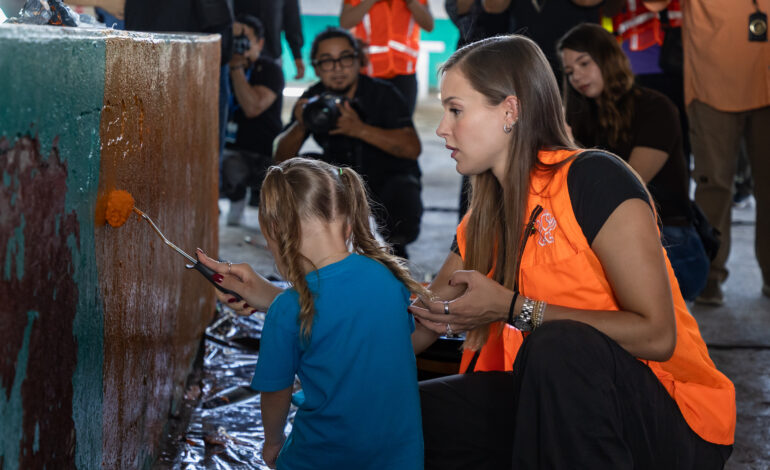 Samuel y Mariana ponen manos a la obra por escuelas más dignas y una nueva generación de preparatorias