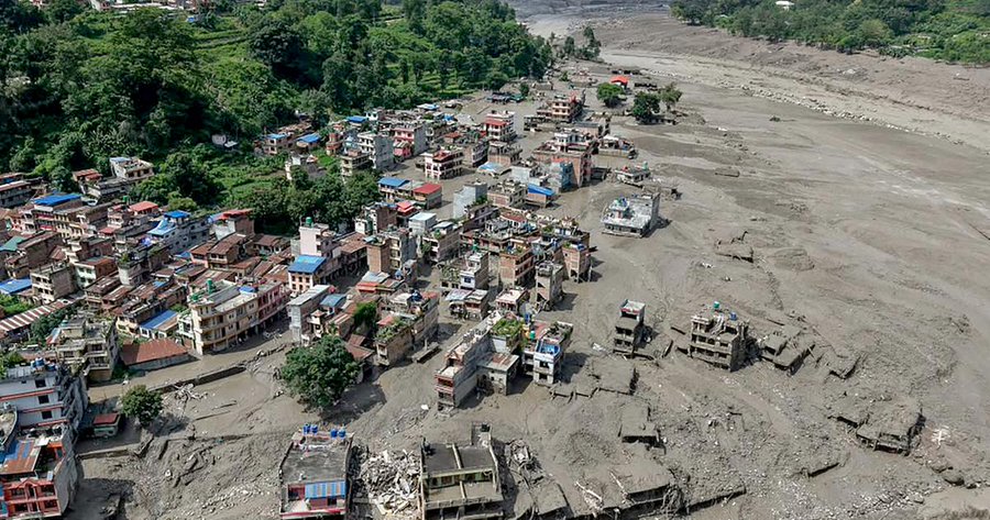 Alud arrasa una región de Nepal y deja 98 muertos y 484 desaparecidos