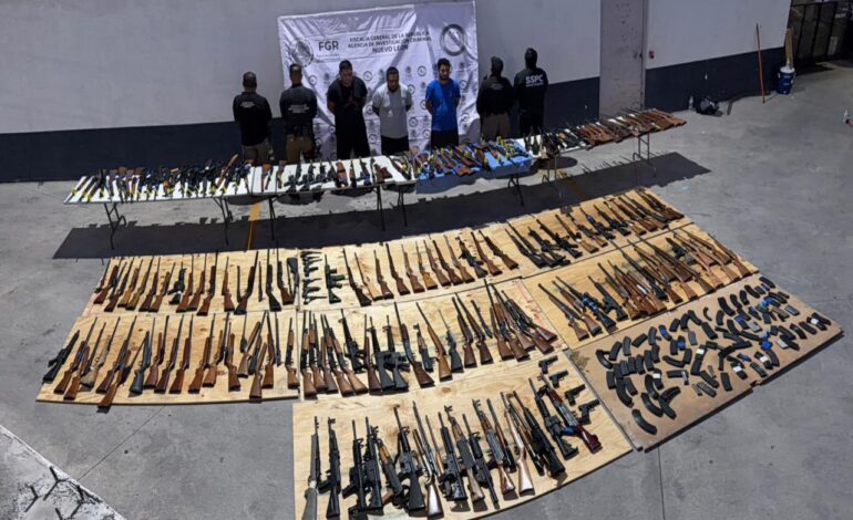 Detienen a tres hombres con 210 armas en Sabinas Hidalgo, NL