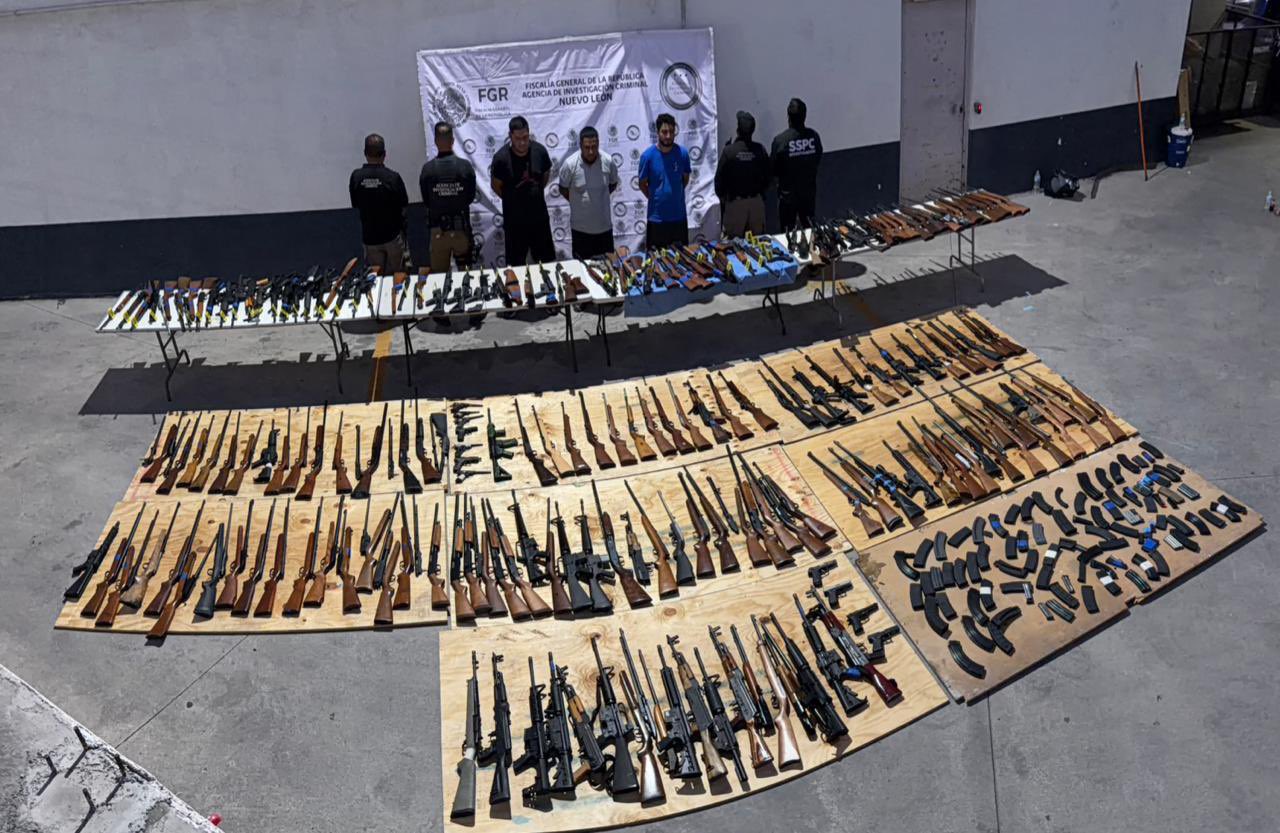 Detienen a tres hombres con 210 armas en Sabinas Hidalgo, NL