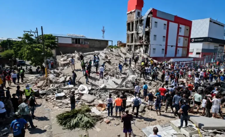 Sismo de 7.4 en la escala de Richter despierta a Colombia; se reportan más de 110 muertos y decenas de personas atrapadas
