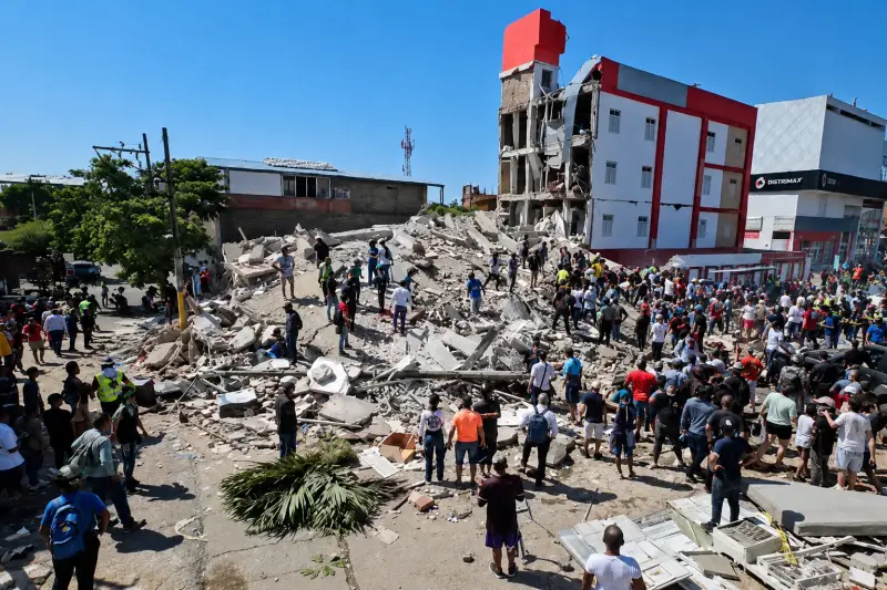 Sismo de 7.4 en la escala de Richter despierta a Colombia; se reportan más de 110 muertos y decenas de personas atrapadas