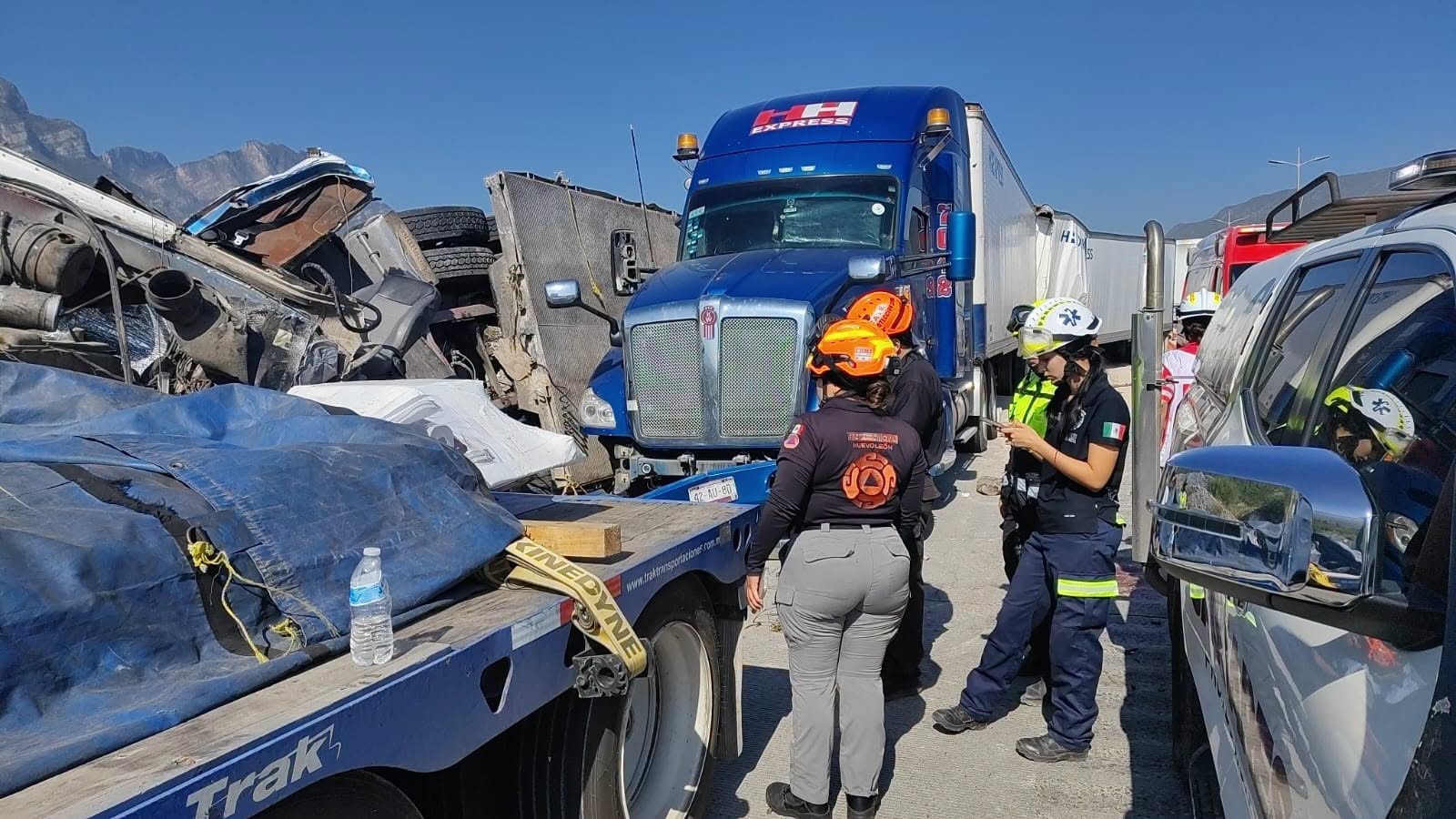 Choque por alcance entre tráileres deja una persona prensada en la Autopista Mty-Saltillo