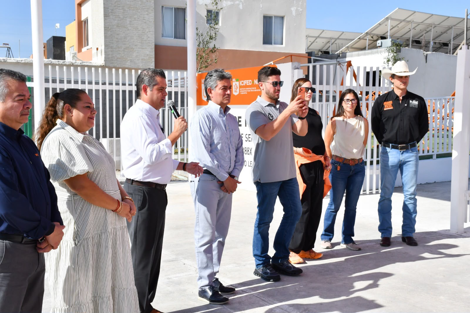Inauguran Samuel y Mariana kínder en Ciénega y entregan kits escolares