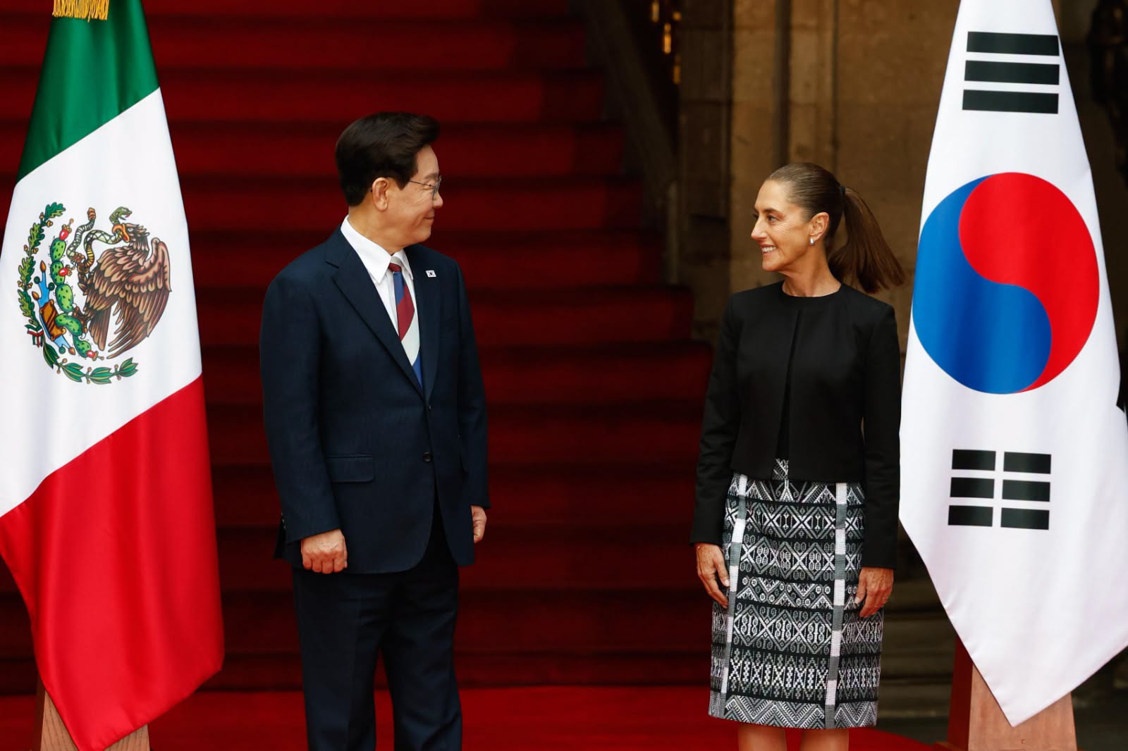 Recibe Sheinbaum al presidente de Corea, Lee Jae Myung