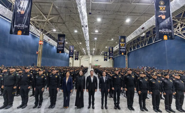 Entrega Estado reconocimiento y ascensos a oficiales de Fuerza Civil NL