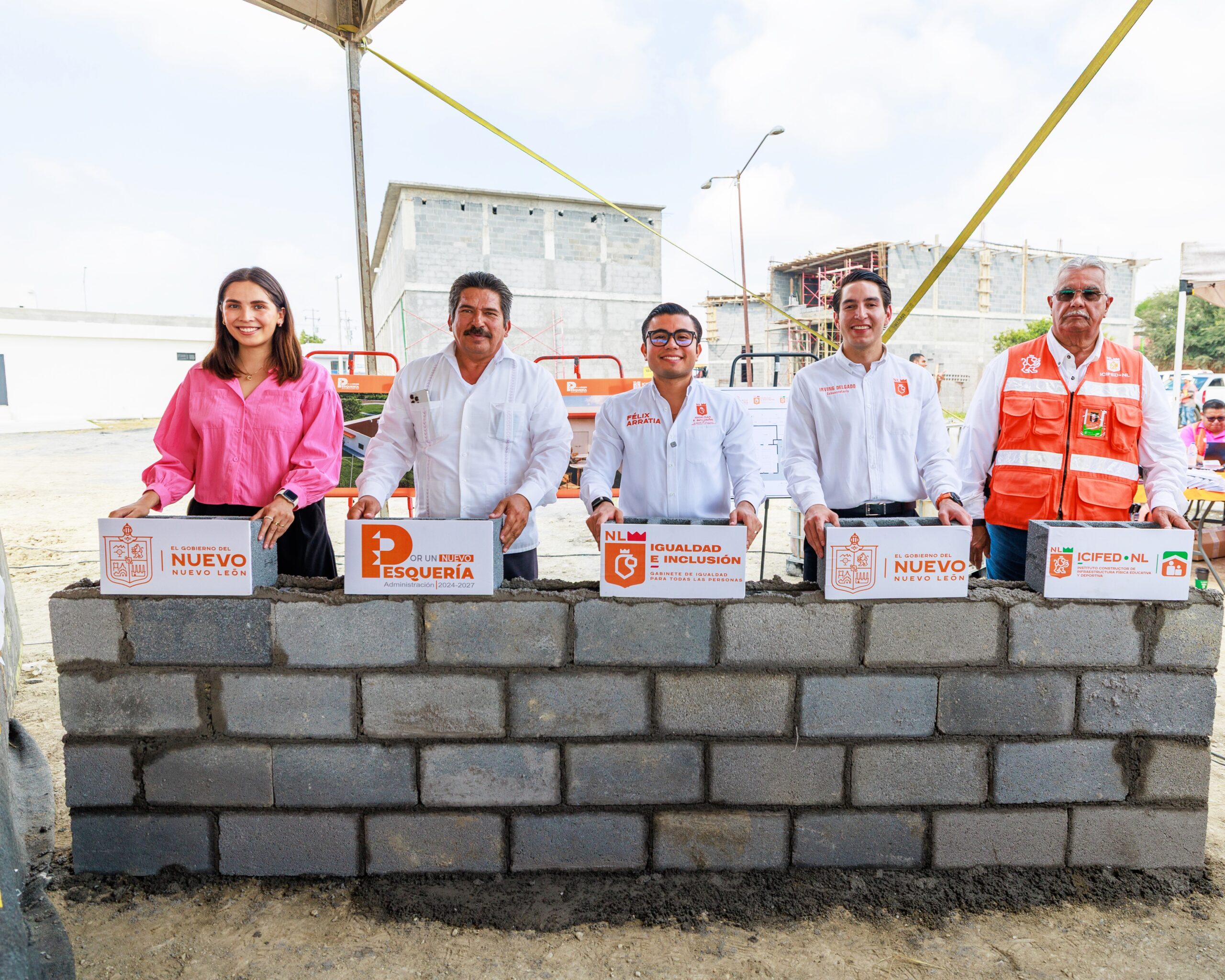 Arranca Félix Arratia nuevo comedor, anuncia pavimentación y entrega 450 tarjetas en Pesquería