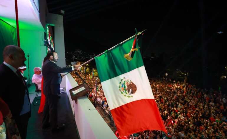 Reúne San Pedro a miles de familias para conmemorar la Independencia de México