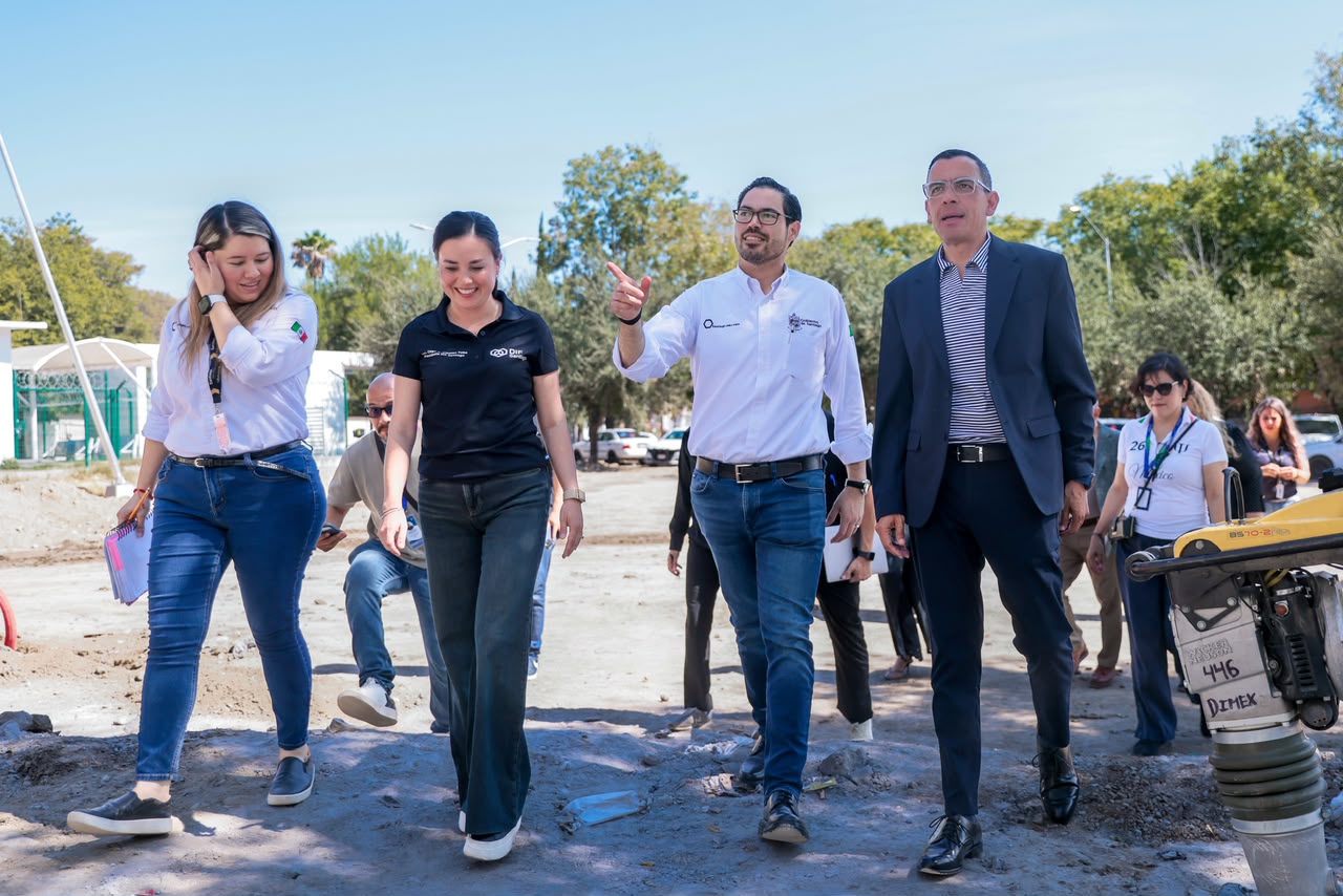 Acompañan especialistas a alcalde de Santiago a supervisar la nueva Clínica de Salud Mental