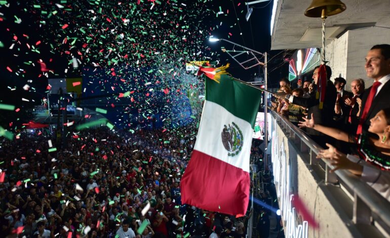 Celebra César Garza Arredondo Noche del Grito de Independencia ante 20 mil apodaquenses