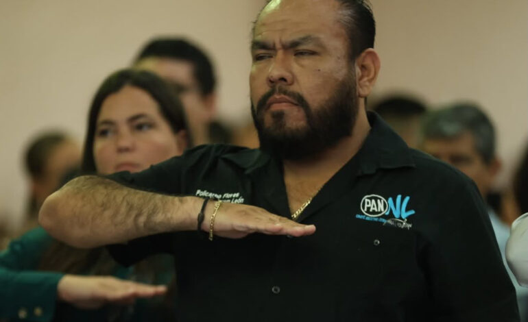 Denuncia Policarpo Flores guerra sucia tras aparición de panorámicos
