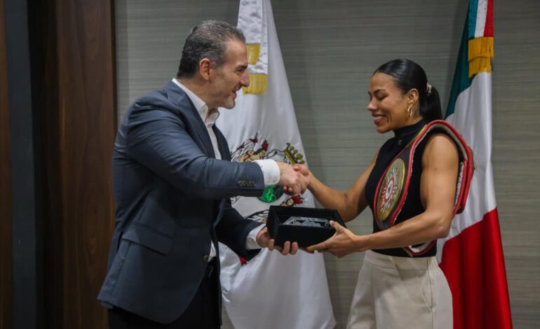 Se reúne Adrián de la Garza con campeona de boxeo Magaly “Tormenta” Rodríguez