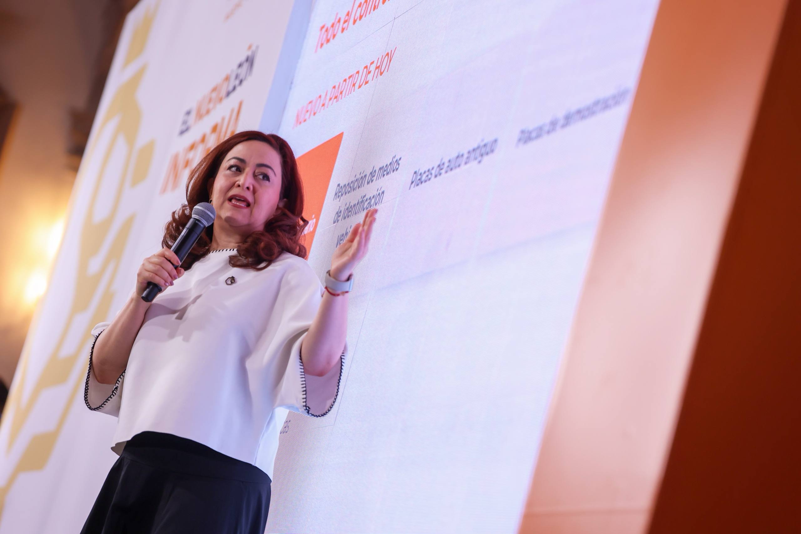 Gobierno de Nuevo León anuncia que cambio de propietario de vehículo podrá hacerse por internet, en NLínea