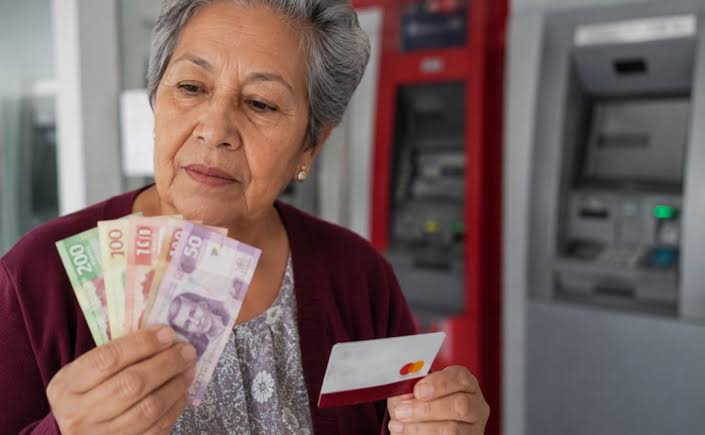 Piden considerar como delito de abuso de confianza el mal uso de tarjetas de pensiones y apoyos sociales 