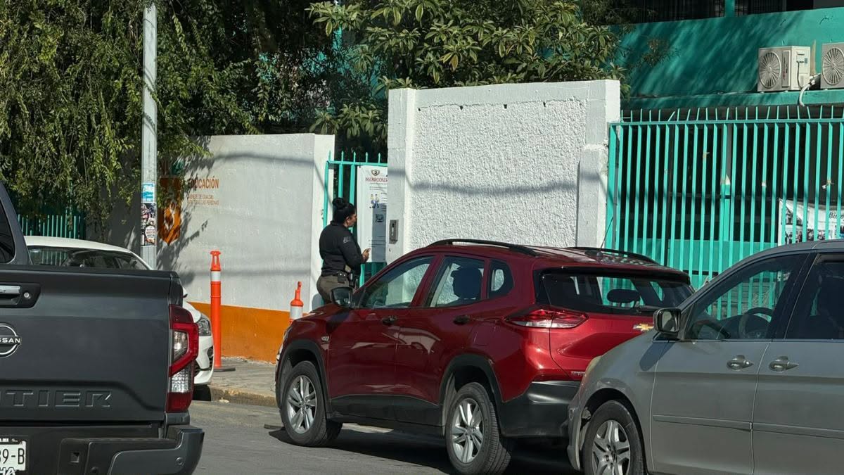 Fiscalía investiga caso de dos estudiantes intoxicadas con cristal en secundaria de Monterrey