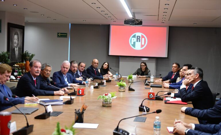 Vicente Fox se reúne con cúpula del PRI