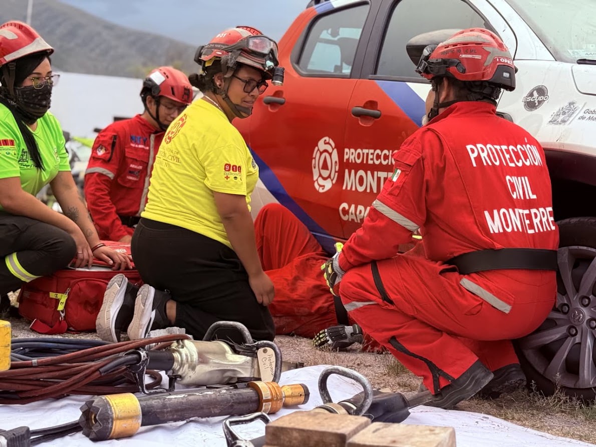 Brinda Protección Civil de Monterrey capacitación a rescatistas de Galeana