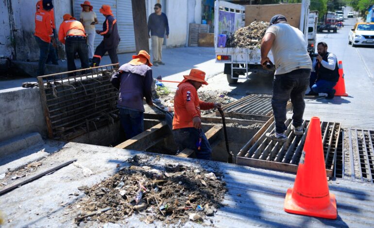 Refuerza Guadalupe limpieza de drenaje pluvial