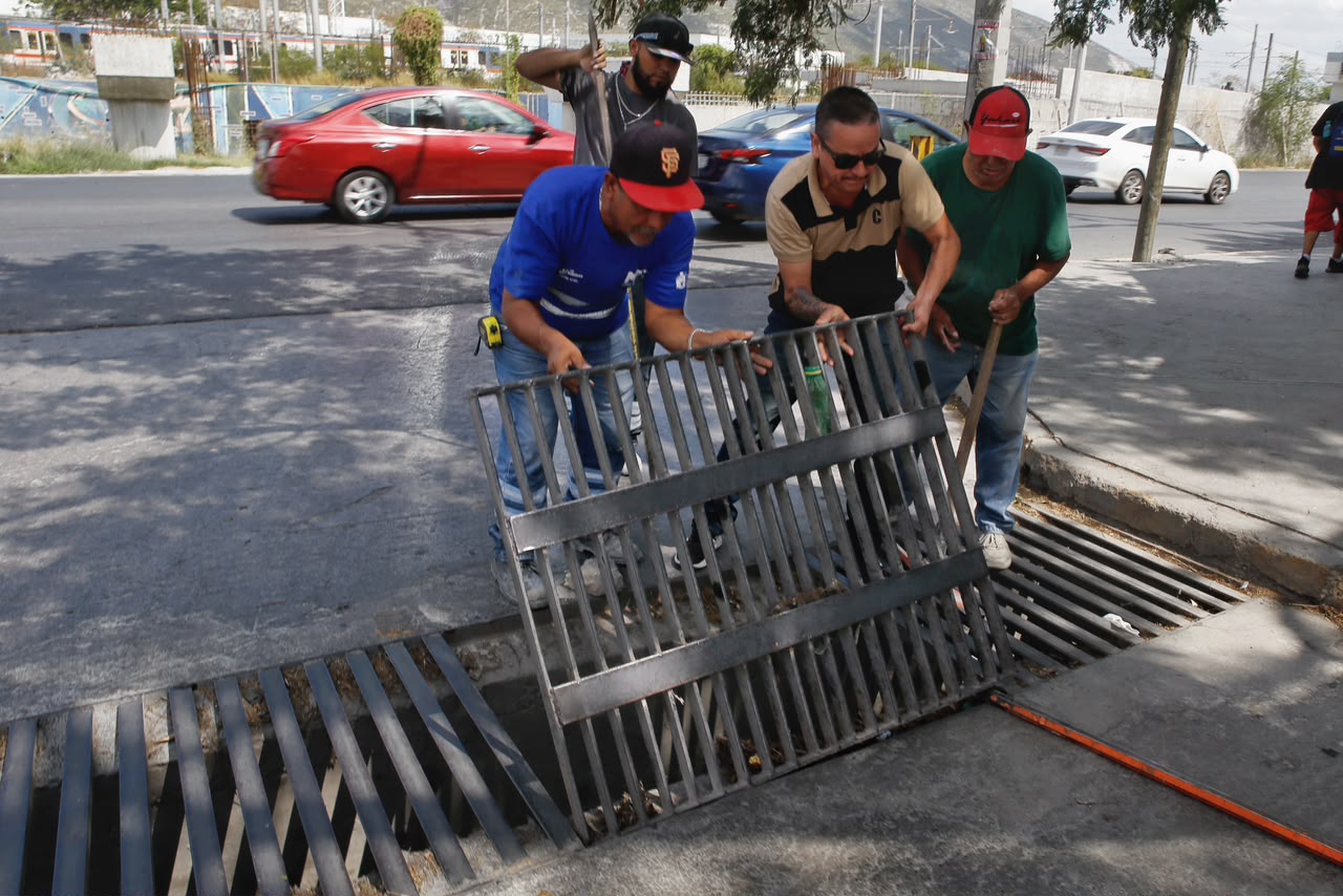 Realiza Gobierno de Monterrey limpieza preventiva ante pronósticos de lluvias