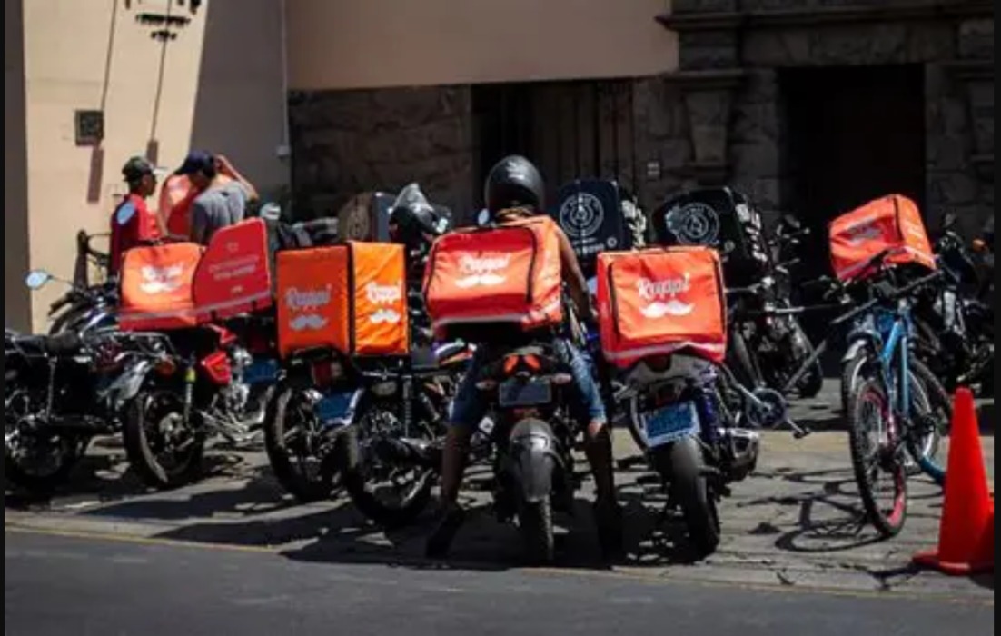 Es necesario que repartidores en motocicleta de plataformas digitales cuenten con seguro contra accidentes
