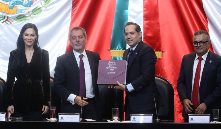 Reconoce Hacienda que deuda de México con Sheinbaum llegará a 55% del PIB en 2027