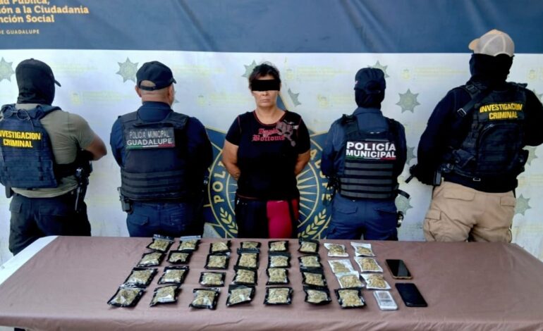 La buscaban por ladrona de casas habitación; le encuentran 30 bolsas de mariguana