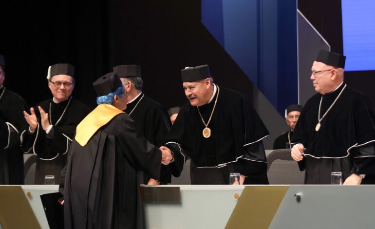 Creadores universitarios reciben Premio UANL a las Artes 2026