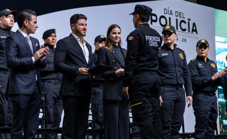 Galardonan Samuel y Mariana a elementos de Fuerza Civil; Entregan ascensos y reconocimientos