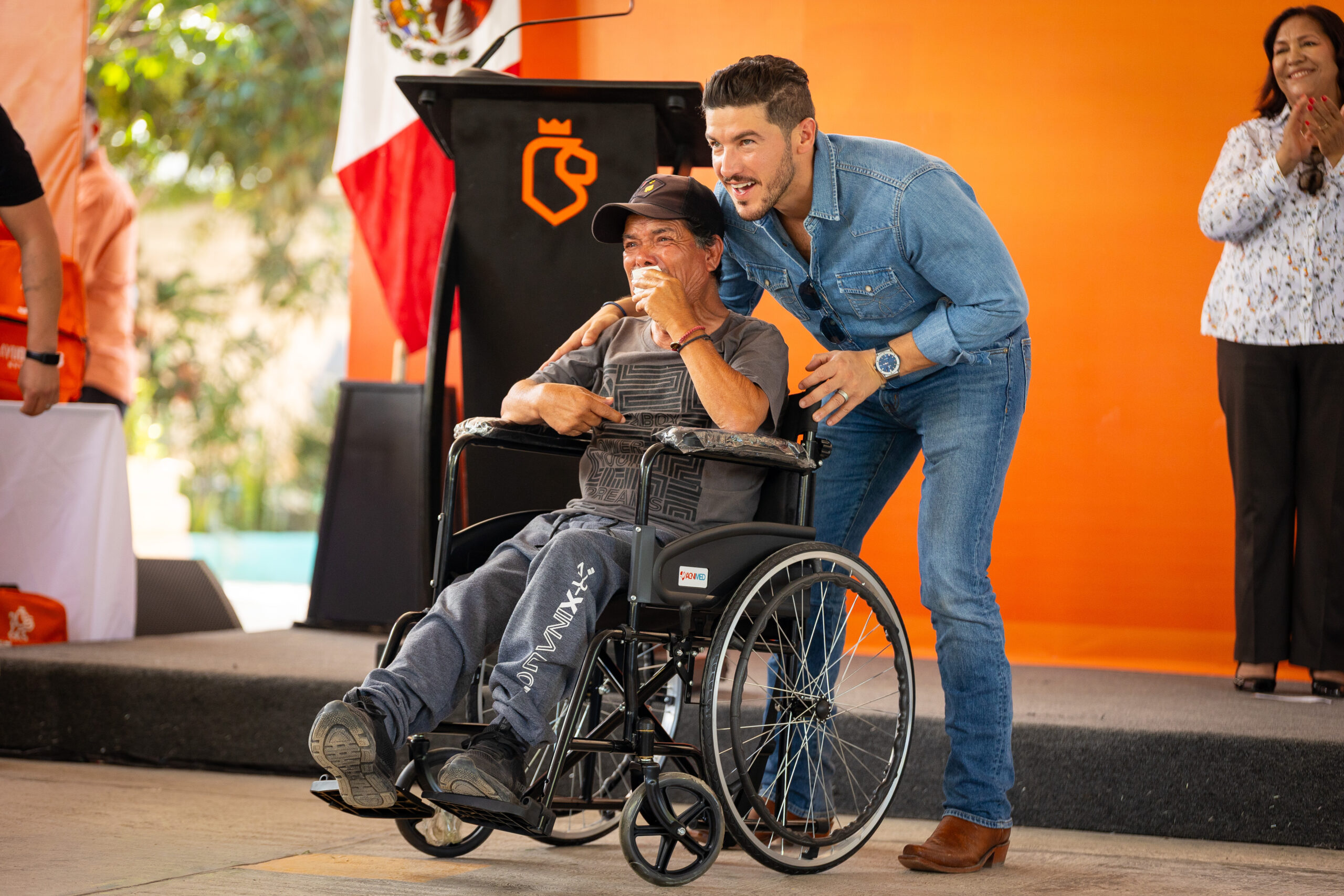 Entrega Samuel kits escolares, deportivos y de inclusión en gira al sur de Nuevo León